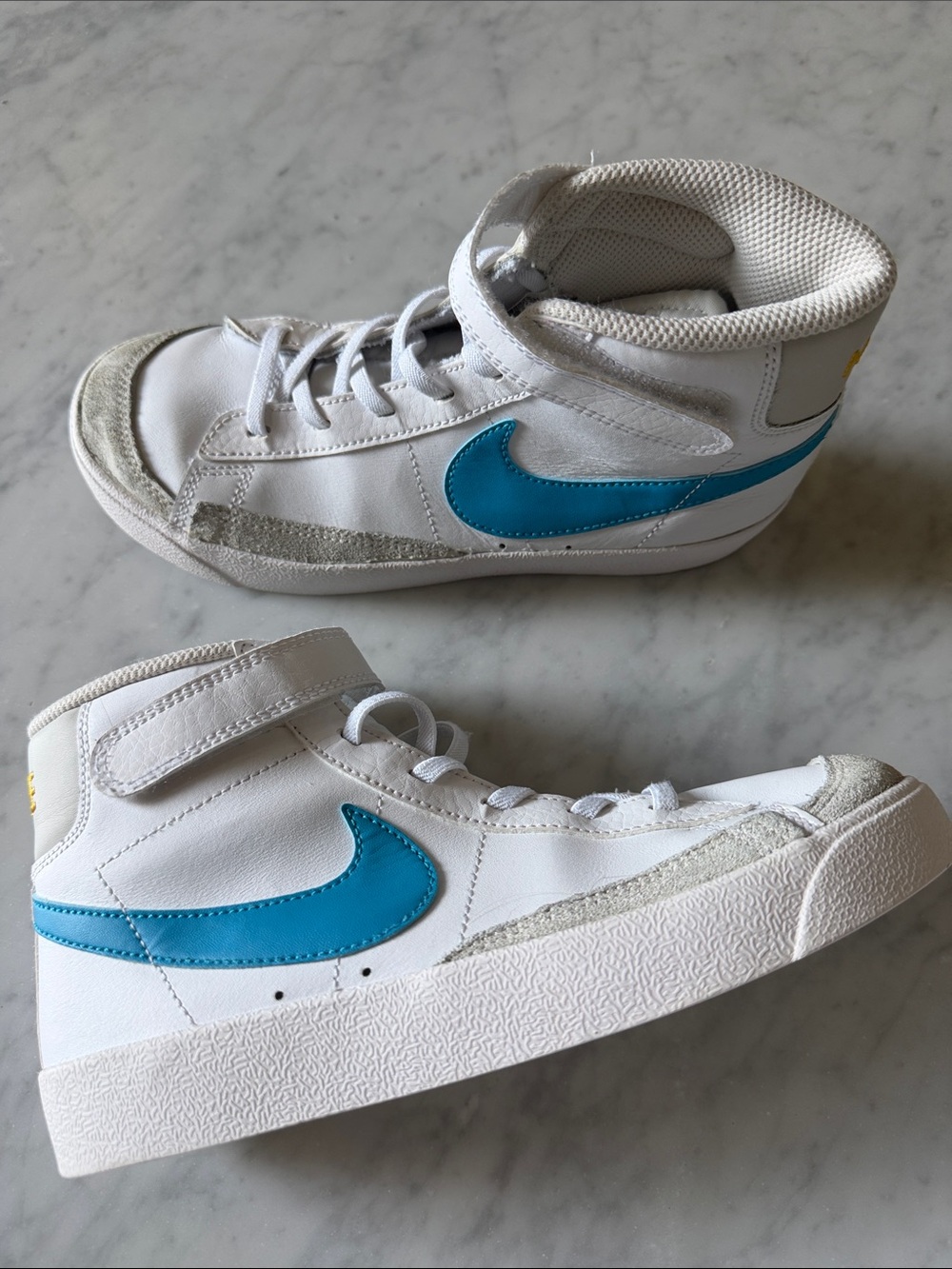 Nike Kids White High-Top Sneakers with Blue Swoosh size 3